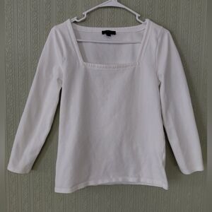 J. CREW classic White Long Sleeve Box Neck. Simple Elegabt Classy Chic